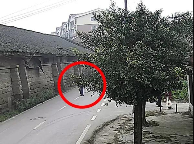 “妻管嚴(yán)”沒錢花，瀘州男子搶奪黃金耳環(huán)，懷疑是假貨轉(zhuǎn)手扔掉……(圖4)