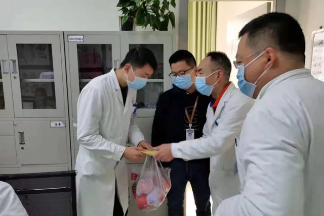 前有市委書記掌摑政府秘書長，現(xiàn)有患者家屬酒后掌摑醫(yī)生！(圖4)