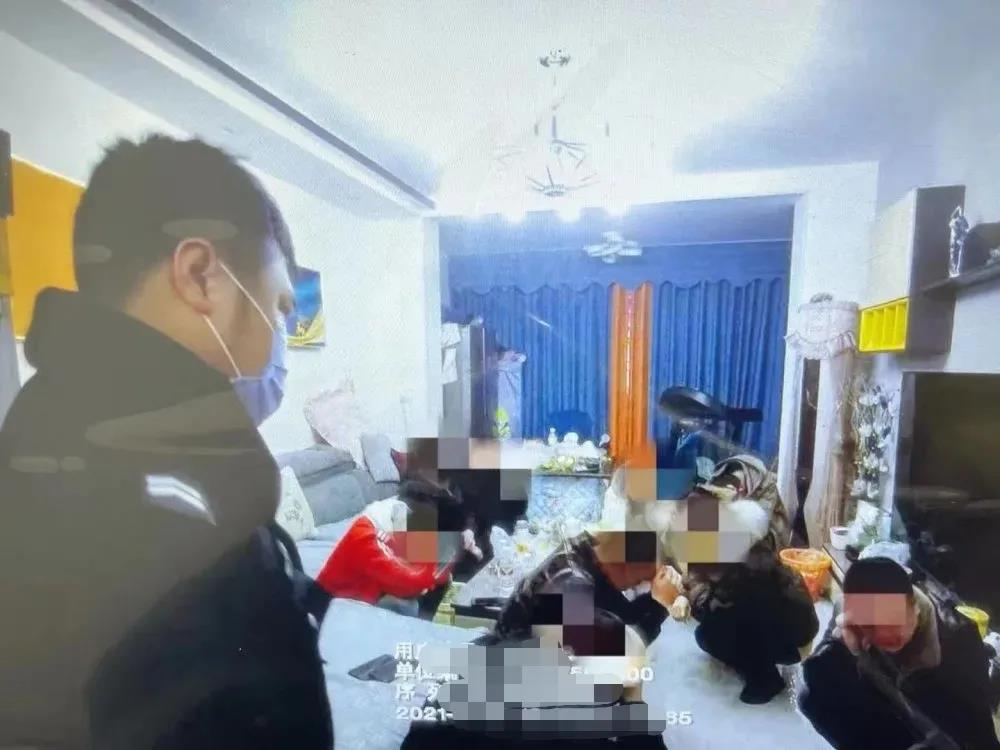 當場繳獲20多萬，抓了27人！宜賓警方搗毀一賭博窩點