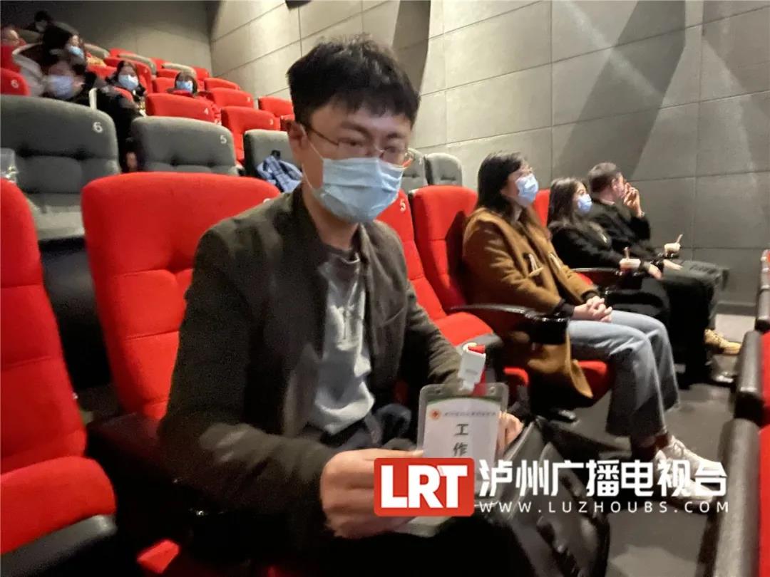 周星馳包場(chǎng)！瀘州英雄在影院回憶“武漢日夜”(圖5)