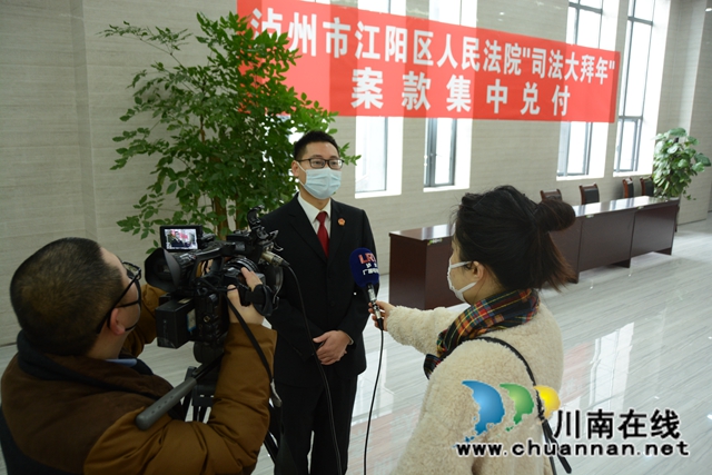 江陽(yáng)法院集中兌付執(zhí)行案款4576萬元，110余名工人拿到欠薪了！　(圖10)
