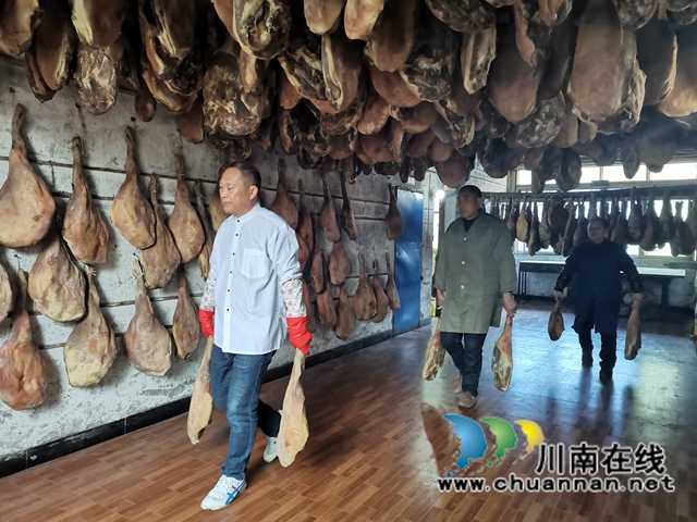 瀘縣：趕制“土火腿”，讓就地過年不缺“家鄉(xiāng)味”(圖1)