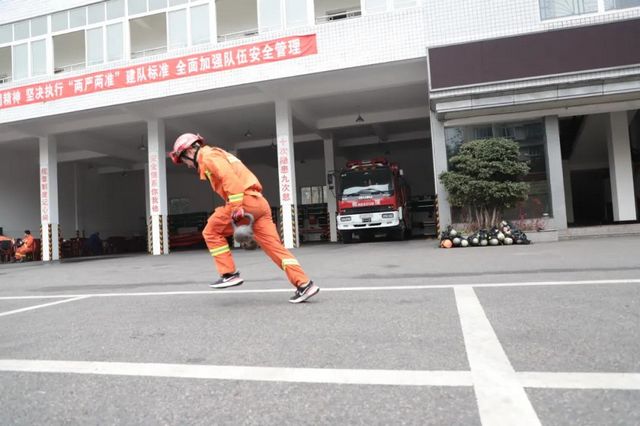 瀘州市消防救援支隊(duì)開(kāi)展全員崗位練兵考核(圖12)