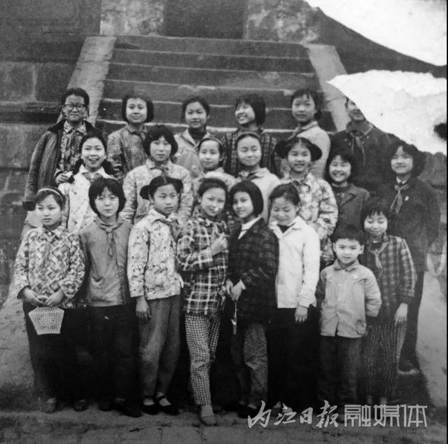 震撼！64張絕版老照片曝光，這是“60后”內江人的回憶(圖7)