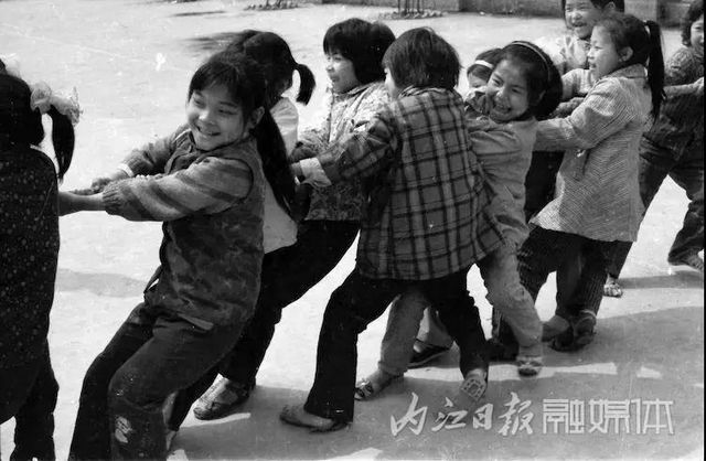 震撼！64張絕版老照片曝光，這是“60后”內江人的回憶(圖15)
