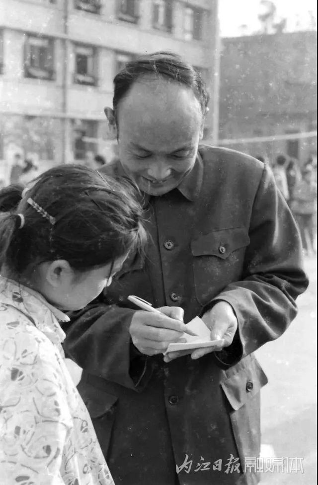 震撼！64張絕版老照片曝光，這是“60后”內江人的回憶(圖32)
