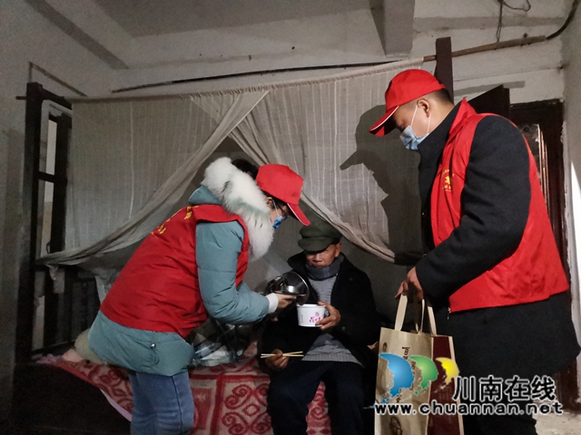 合江縣大橋鎮(zhèn)：返鄉(xiāng)大學(xué)生為疫情防控貢獻(xiàn)青春力量(圖10)
