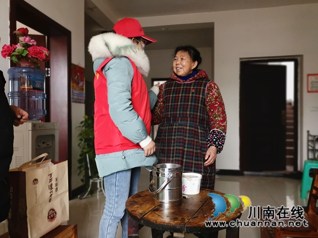 合江縣大橋鎮(zhèn)：返鄉(xiāng)大學(xué)生為疫情防控貢獻(xiàn)青春力量(圖9)