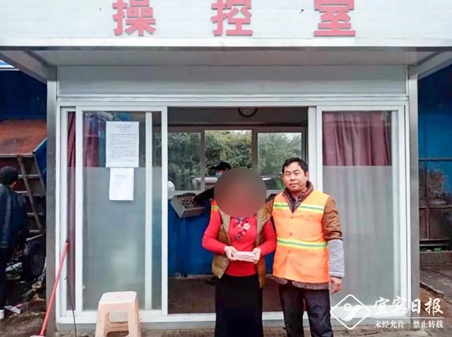 宜賓一女子將丈夫裝有3萬元的舊衣服扔了！幾人翻了上千斤垃圾！結(jié)果……