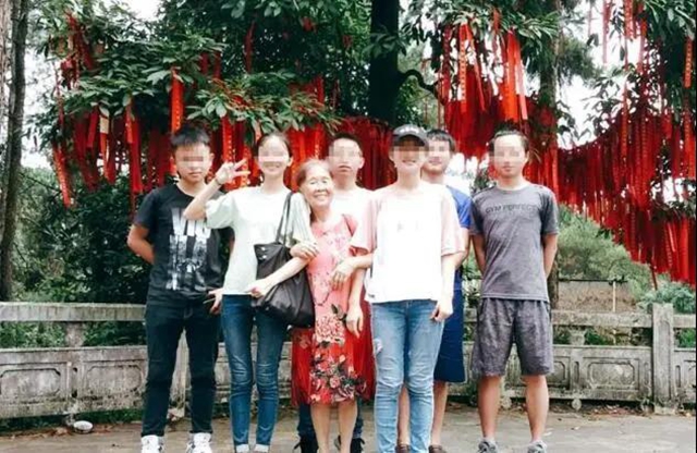 瀘州七旬奶奶捐資助學(xué)40多年，她的衣服都縫縫補(bǔ)補(bǔ)……(圖6)