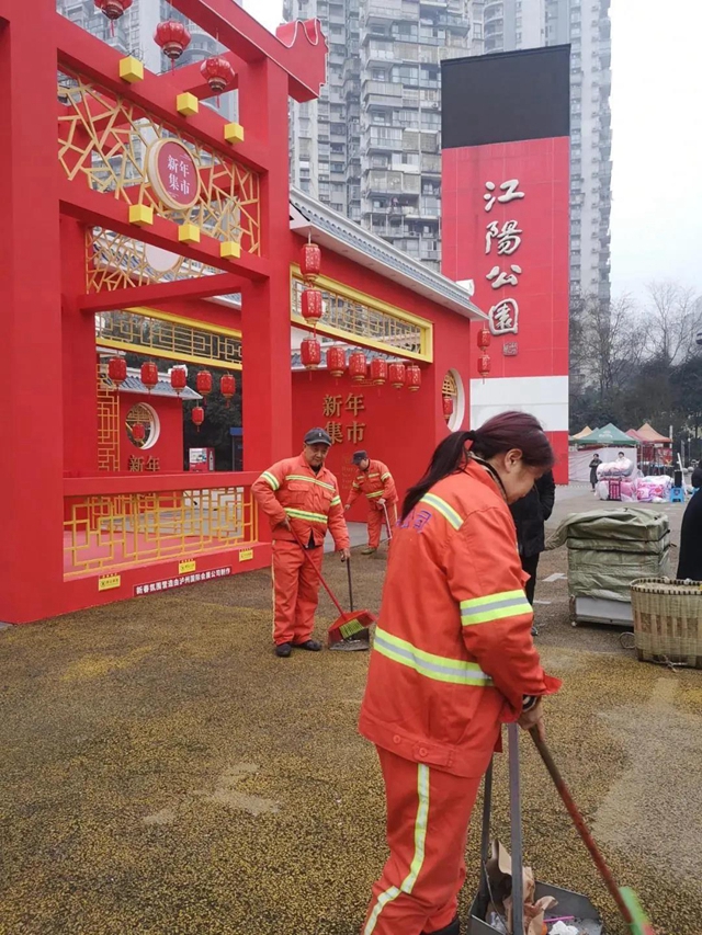 瀘州城管春節(jié)不打烊，保障城市運(yùn)轉(zhuǎn)不停歇(圖1)