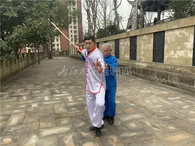 上陣父子兵！內(nèi)江市威遠(yuǎn)父子倆為這項非遺項目強(qiáng)強(qiáng)聯(lián)手(圖5)