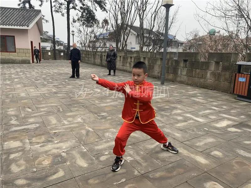 上陣父子兵！內(nèi)江市威遠(yuǎn)父子倆為這項非遺項目強(qiáng)強(qiáng)聯(lián)手(圖7)
