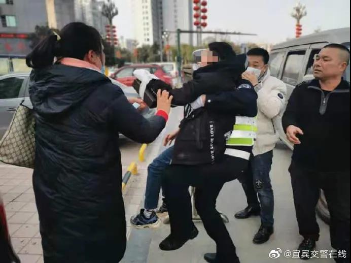 千萬警惕！宜賓已有一小孩手指被炸斷，春節(jié)這件事一定要重視(圖2)