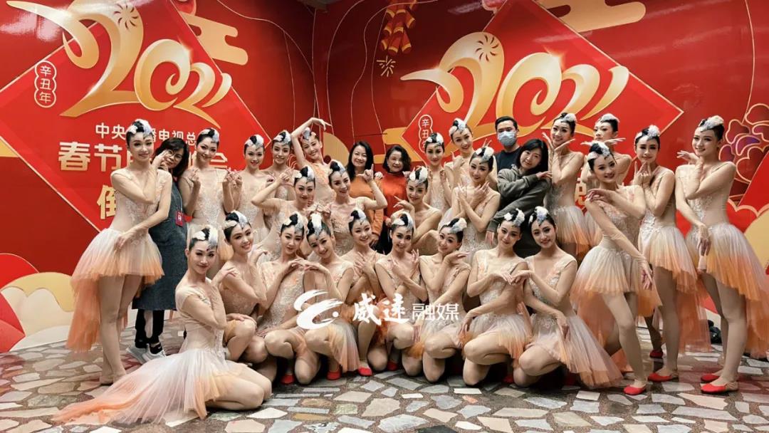 今年《朱鹮》！內(nèi)江姑娘再次“飛”上春晚舞臺(圖13)