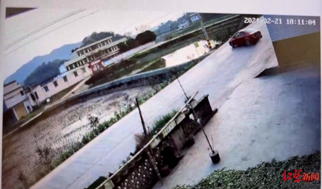 江安夕佳山：瀘州籍轎車離奇失控滑進(jìn)水塘，一家七口四人遇難(圖3)