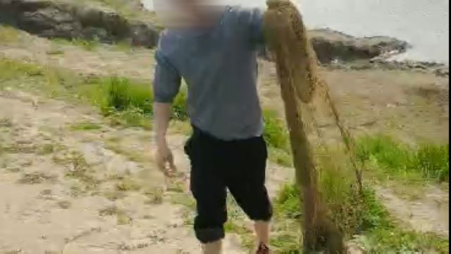 網(wǎng)友舉報(bào)：沱江有人非法捕魚(yú)，警察：安排！(圖3)