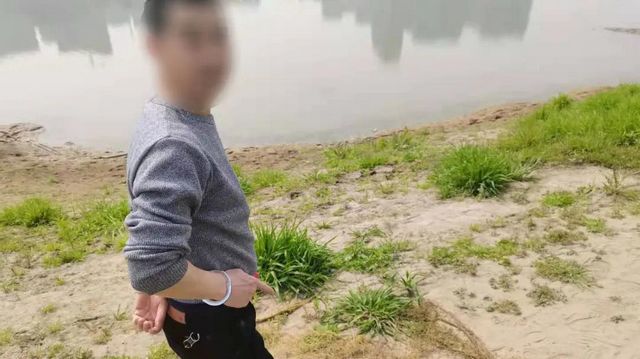 網(wǎng)友舉報(bào)：沱江有人非法捕魚(yú)，警察：安排！(圖5)
