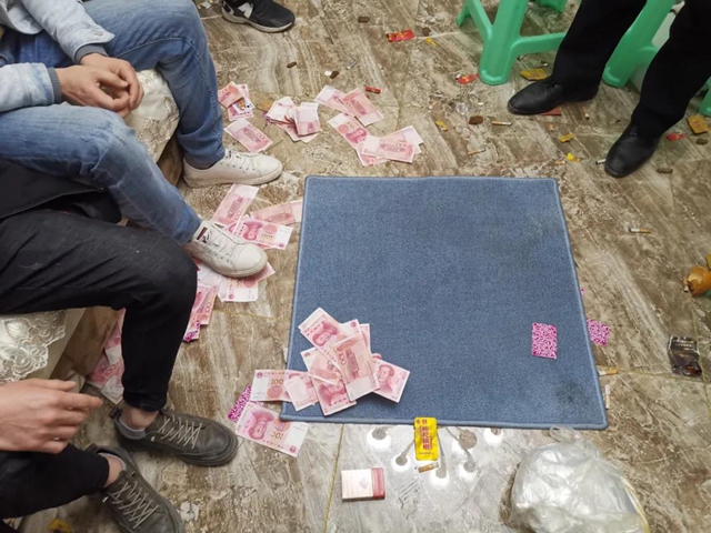 抓了12人，繳獲5萬元！宜賓警方打掉一農(nóng)村賭博窩點！