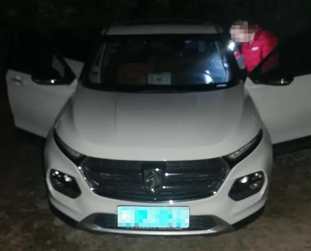 瀘縣警方搗毀深藏鄉(xiāng)村的流動賭場，抓獲涉賭人員18人，收繳賭資近5萬元(圖3)