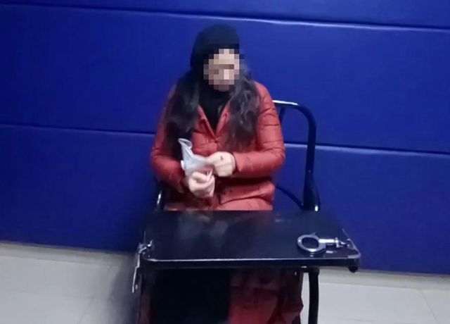 瀘縣警方搗毀深藏鄉(xiāng)村的流動賭場，抓獲涉賭人員18人，收繳賭資近5萬元(圖8)