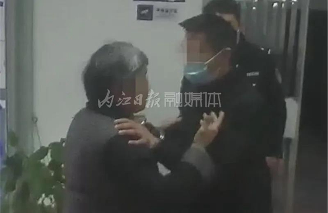 現(xiàn)身說法！內(nèi)江母親送兒進(jìn)戒毒所，一句話讓人心酸——(圖2)