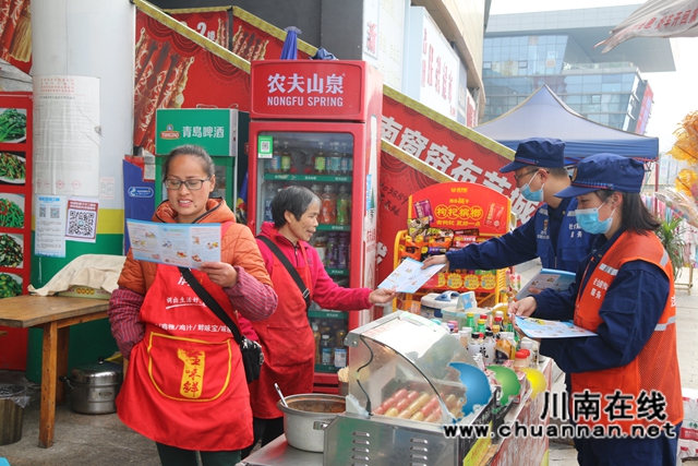 龍馬潭區(qū)消防救援大隊社會宣傳服務(wù)隊為消防安全加持“紅藍BUFF”(圖9)