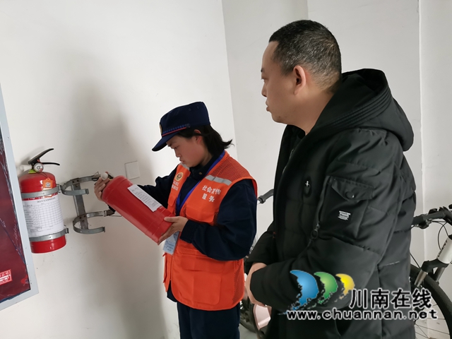 龍馬潭區(qū)消防救援大隊社會宣傳服務(wù)隊為消防安全加持“紅藍BUFF”(圖13)