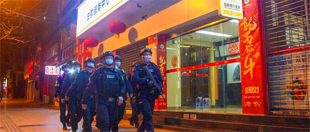 出手！內(nèi)江出動(dòng)1300余警力開展集中清查(圖1)