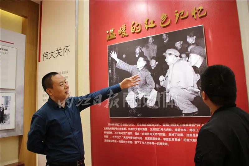 紅色記憶：毛主席曾親自視察內(nèi)江這里，并留下了一張著名的照片(圖6)