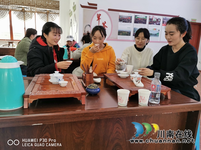 沐浴春光和暢，品聞茶香滿園！納溪區(qū)法院開展“三八婦女節(jié)”游梅嶺茶園活動(圖5)