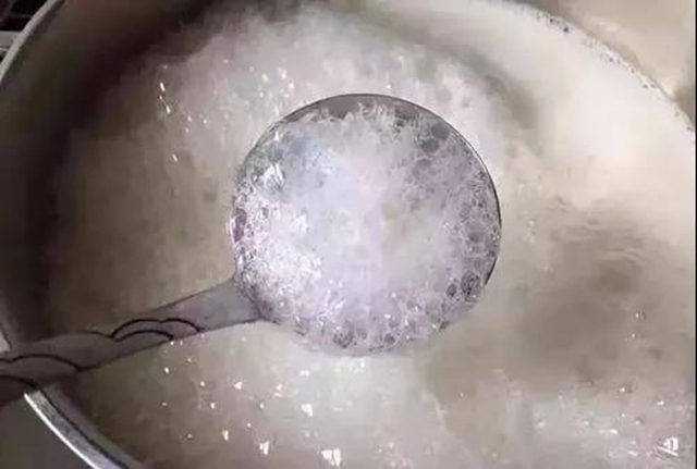 【分享】燉肉時(shí)的浮沫，是精華還是臟東西？原來(lái)……(圖3)