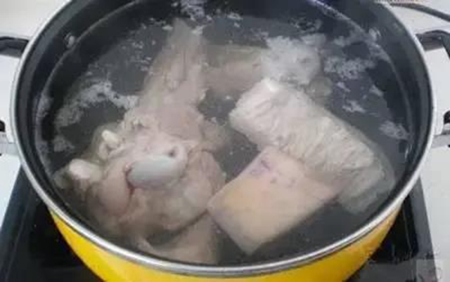 【分享】燉肉時(shí)的浮沫，是精華還是臟東西？原來(lái)……(圖4)