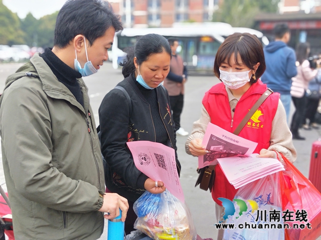 出家門上車門，瀘縣179名農(nóng)民工免費(fèi)返崗出行(圖5)