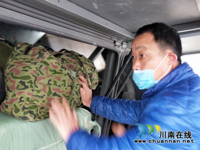 出家門上車門，瀘縣179名農(nóng)民工免費(fèi)返崗出行(圖7)