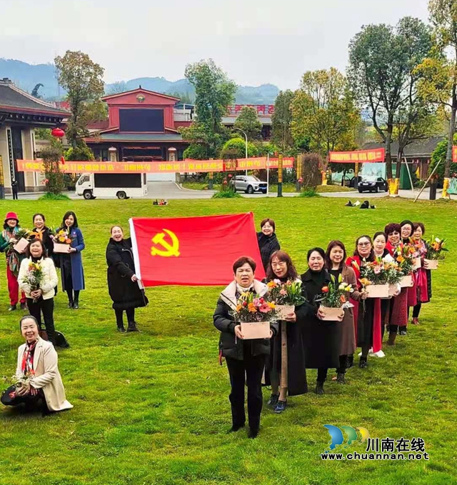 納溪區(qū)女企業(yè)家商會開展“巾幗心向黨”慶?！叭恕眹H婦女節(jié)活動(圖4)