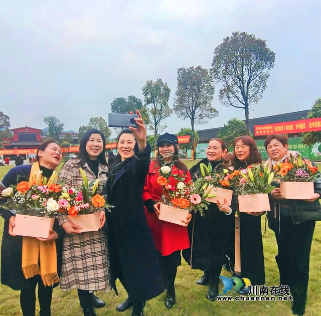 納溪區(qū)女企業(yè)家商會開展“巾幗心向黨”慶?！叭恕眹H婦女節(jié)活動(圖2)