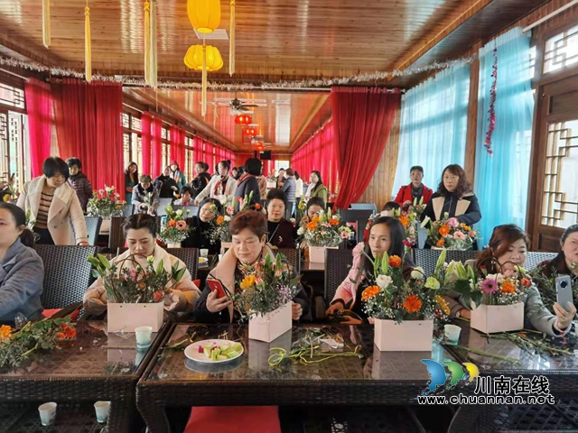納溪區(qū)女企業(yè)家商會開展“巾幗心向黨”慶祝“三八”國際婦女節(jié)活動(圖3)