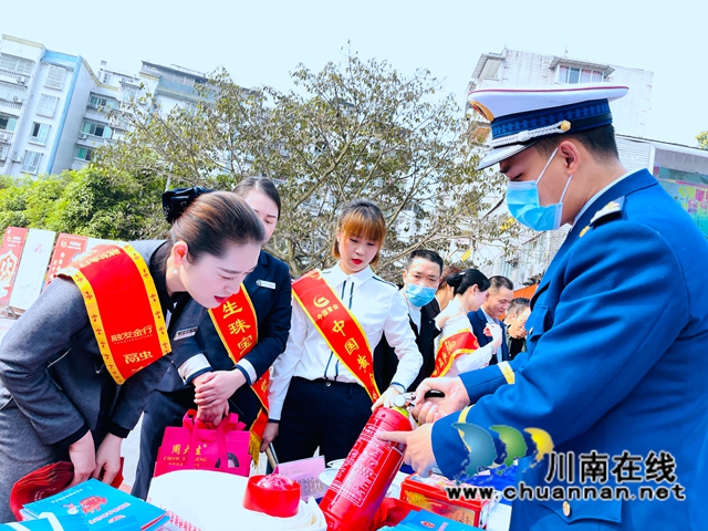 教授如何辨假，銷毀偽劣產(chǎn)品！瀘州“藍朋友”為市民上“3.15培訓課”(圖4)