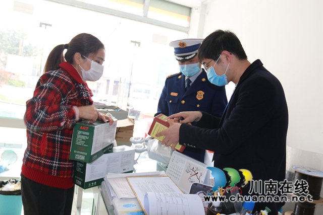 教授如何辨假，銷毀偽劣產(chǎn)品！瀘州“藍朋友”為市民上“3.15培訓課”(圖7)