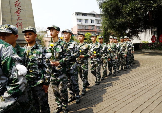 為青春添彩！龍馬潭65名新兵奔赴軍營！(圖6)