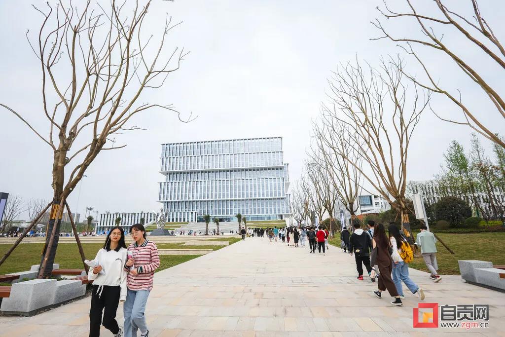 最美還是本部！四川輕化工大學(xué)李白河校區(qū)正式啟用(圖14)