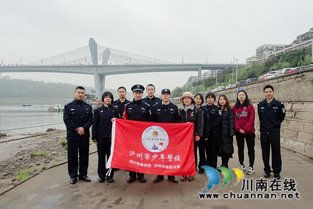 公安躉船成“課堂”！瀘州40余名小朋友江上學(xué)習(xí)防溺水(圖7)