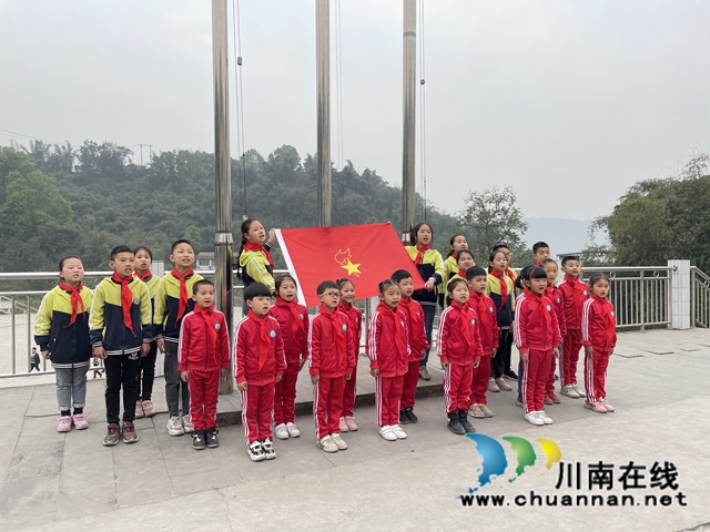 給“紅領(lǐng)巾”講黨史?納溪天仙鎮(zhèn)八旬老黨員發(fā)揮余熱(圖3)