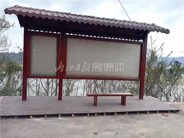 內(nèi)江市市中區(qū)龍門鎮(zhèn)是一座千年古鎮(zhèn)， 距內(nèi)江城區(qū)約30公里。  一度時(shí)期，龍門鎮(zhèn)改名為沱江鄉(xiāng)， 2015年再次改回原來的地名。 “龍門鎮(zhèn)”這名稱顯然更有古老的味道 聽起來也更覺有傳奇、有故事。  圖片 (圖13)