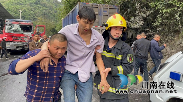 敘永：貨車司機遇車禍被方向盤卡腿，消防16分鐘破拆救人(圖4)
