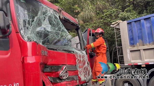 敘永：貨車司機遇車禍被方向盤卡腿，消防16分鐘破拆救人(圖6)