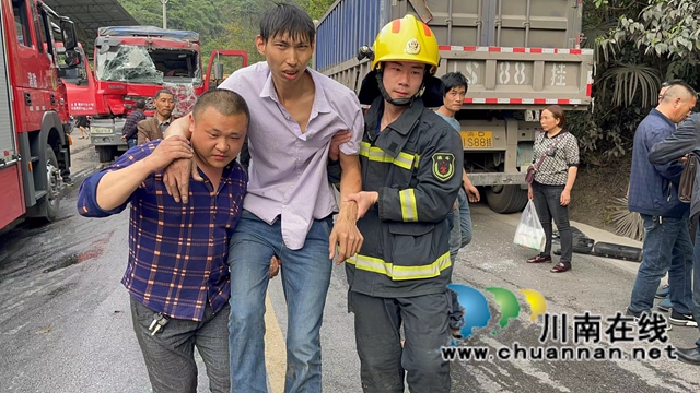 敘永：貨車司機遇車禍被方向盤卡腿，消防16分鐘破拆救人(圖3)