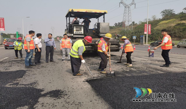 道路“救援”，城管在前！龍馬潭區(qū)錯峰作業(yè)保障酒博會道路暢通(圖2)