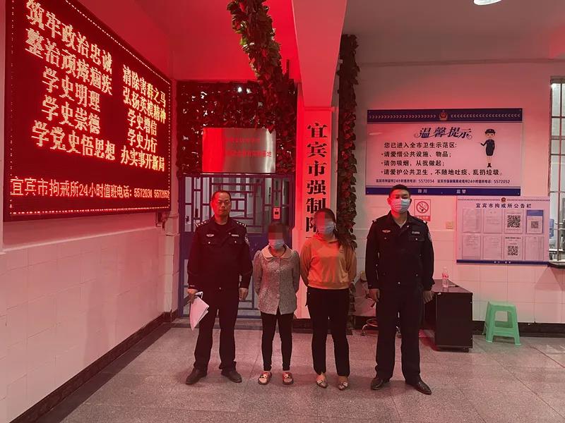 在野外放火炮，燒香燭！宜賓屏山兩女子被行拘